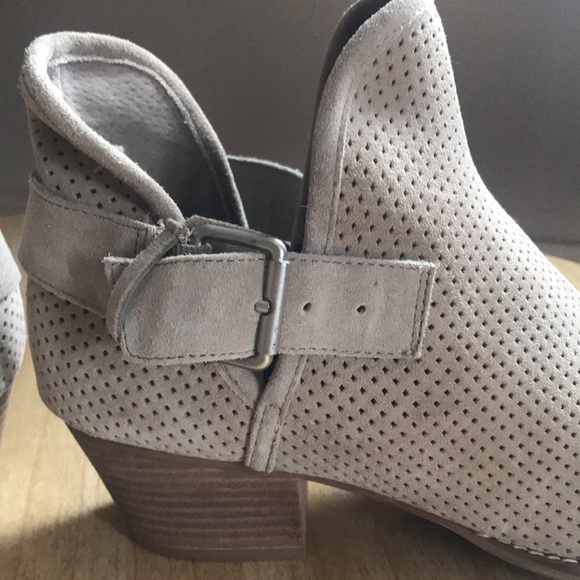 Dolce Vita suede booties. Never worn. Size 9 1/2 - Picture 5 of 6